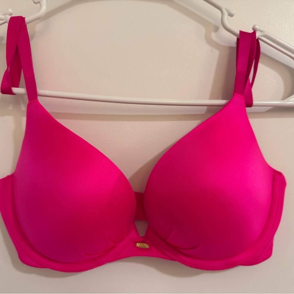 Victoria's Secret Hot Pink Bra Fabulous Plunge